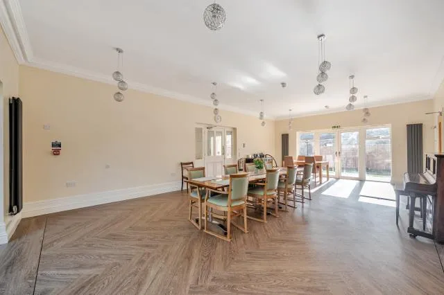 Pembroke Road, Woking, GU22, photo 4