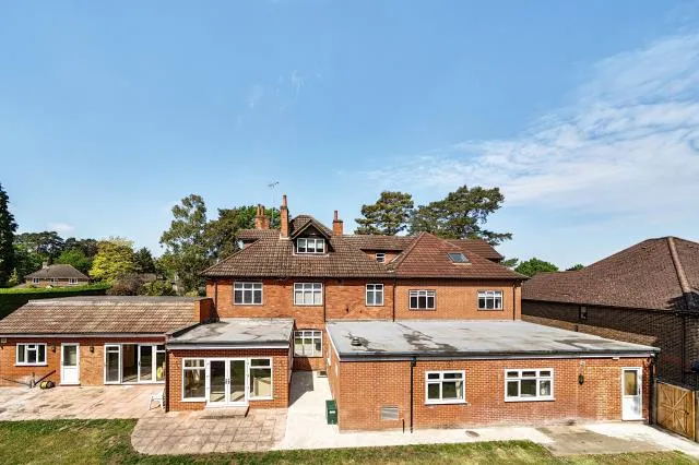 Pembroke Road, Woking, GU22, photo 2