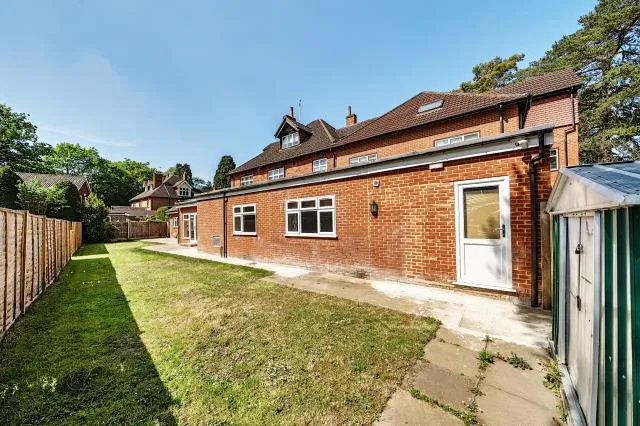 Pembroke Road, Woking, GU22, photo 24
