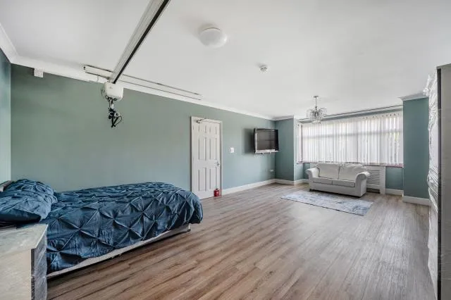 Pembroke Road, Woking, GU22, photo 16