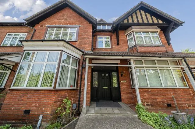 Pembroke Road, Woking, GU22, photo 29