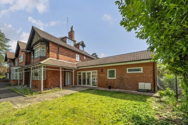 Pembroke Road, Woking, GU22, photo 28