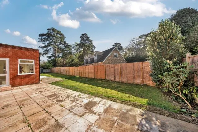Pembroke Road, Woking, GU22, photo 20