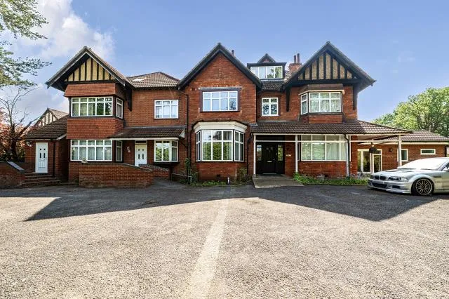 Pembroke Road, Woking, GU22, photo 27
