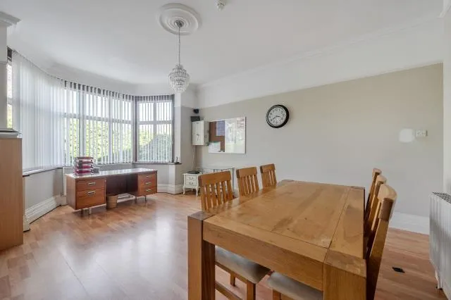 Pembroke Road, Woking, GU22, photo 9