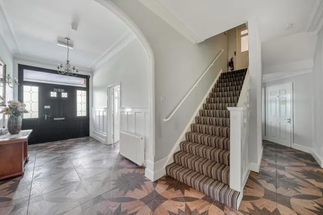 Pembroke Road, Woking, GU22, photo 3