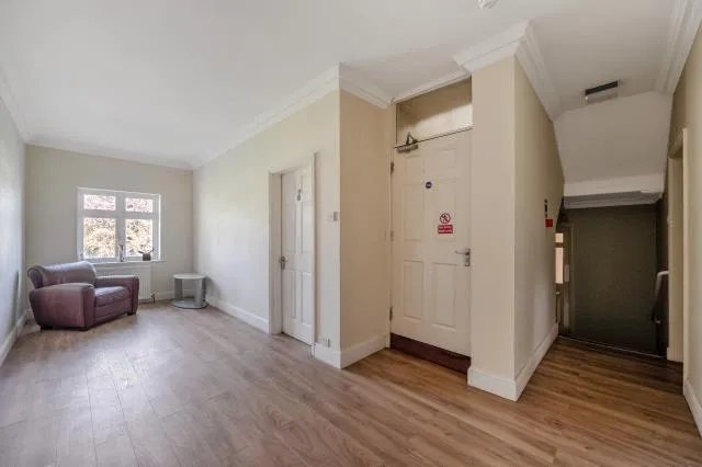 Pembroke Road, Woking, GU22, photo 11