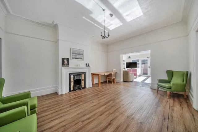 Pembroke Road, Woking, GU22, photo 5