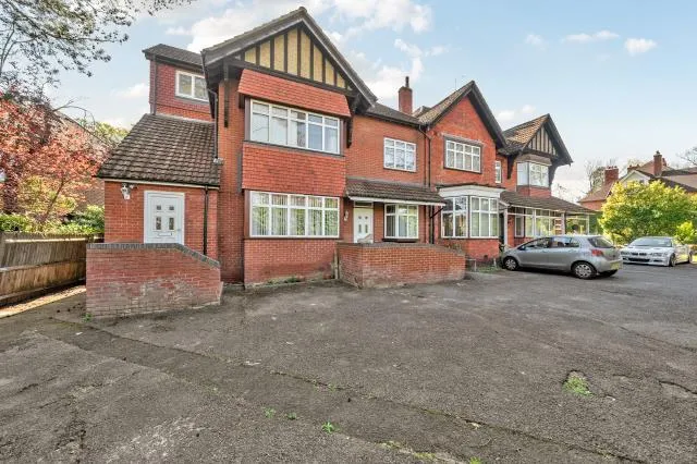 Pembroke Road, Woking, GU22, photo 25