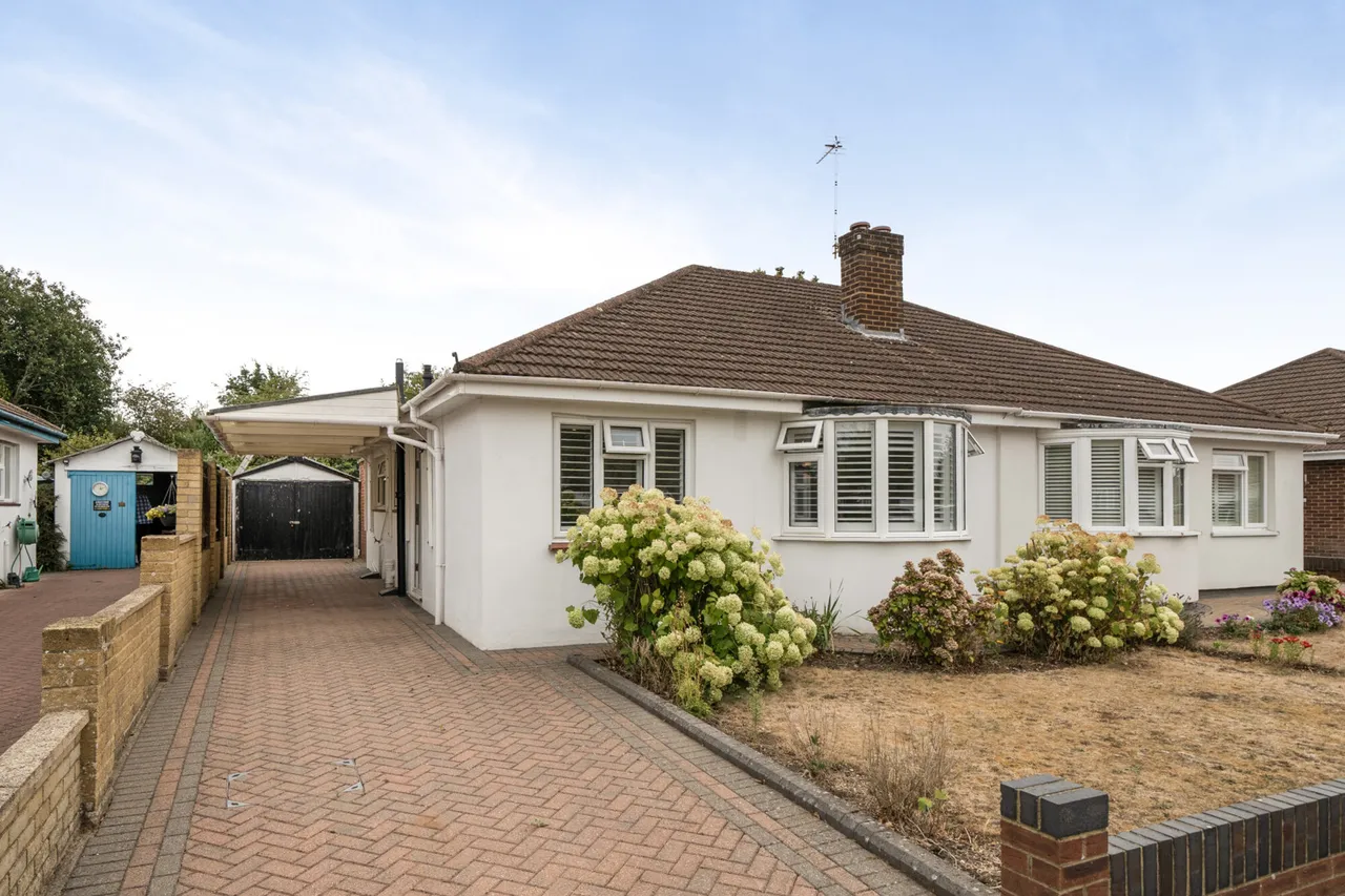 2 bed house for sale, Hall Drive, Harefield, UB9