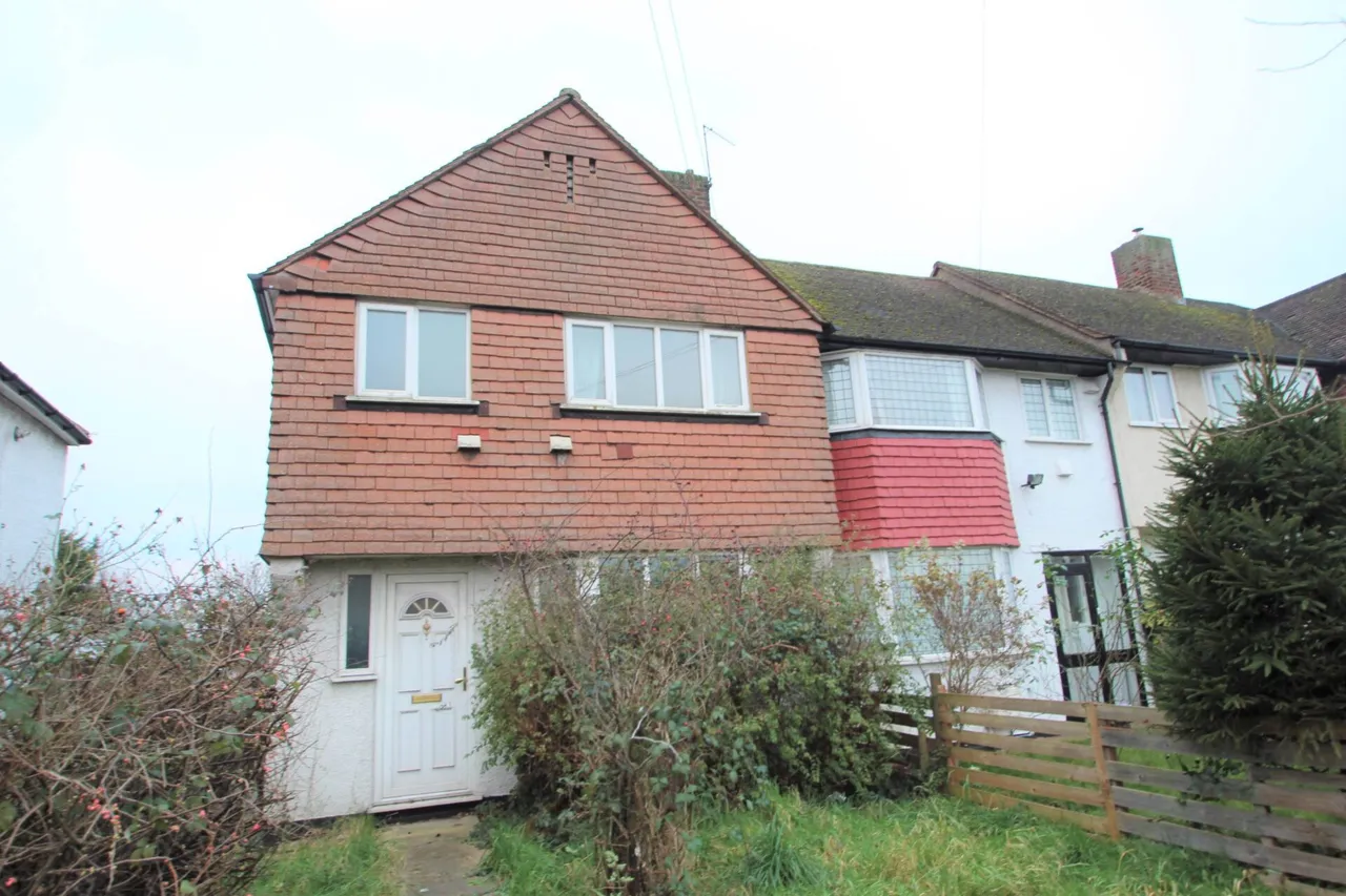 3 bed house for sale — East Rochester Way, Sidcup