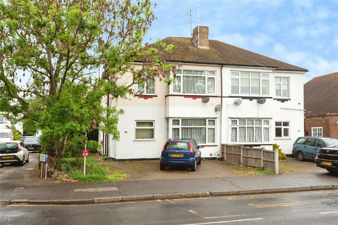 2 bed flat for sale — Ardleigh Green Road, Hornchurch, RM11