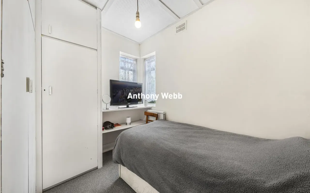 Greenway, Southgate, N14, photo 16