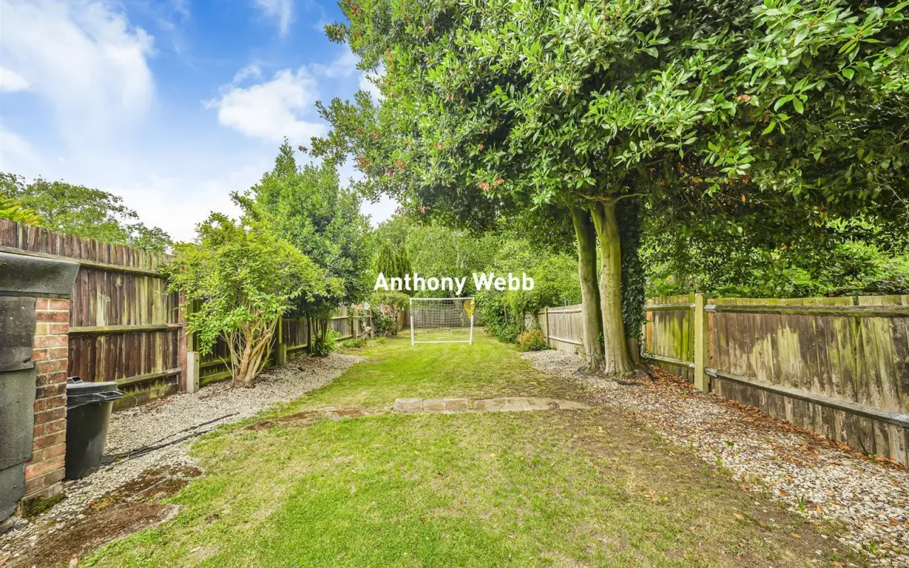 Greenway, Southgate, N14, photo 18