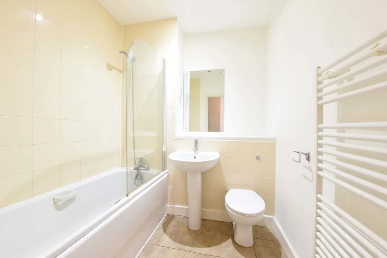 Henley Court, Denham Road, photo 8