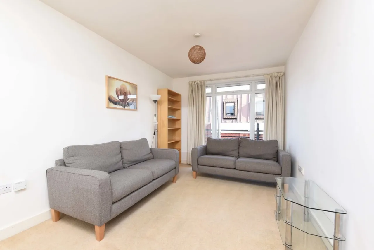 2 bed flat for sale — Henley Court, Denham Road
