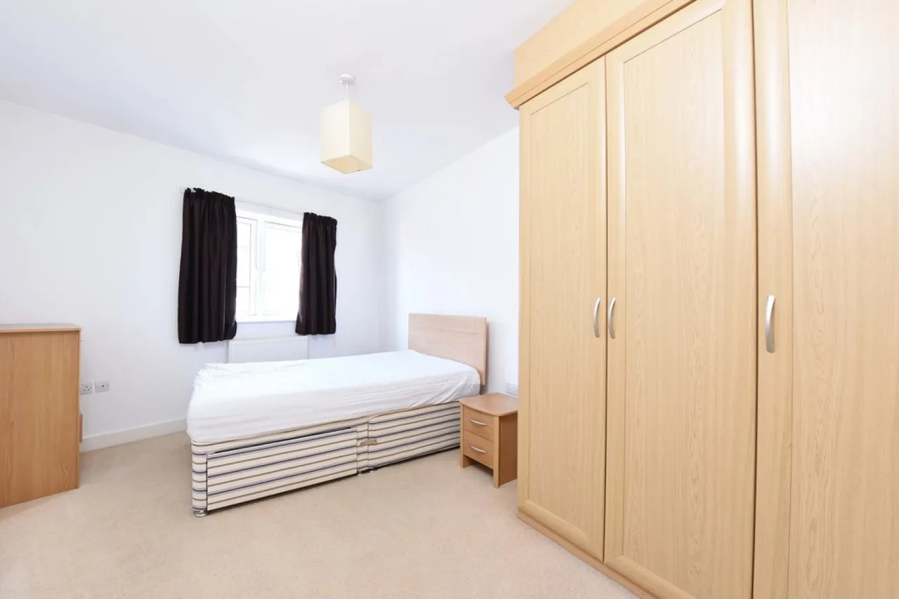 Henley Court, Denham Road, photo 6