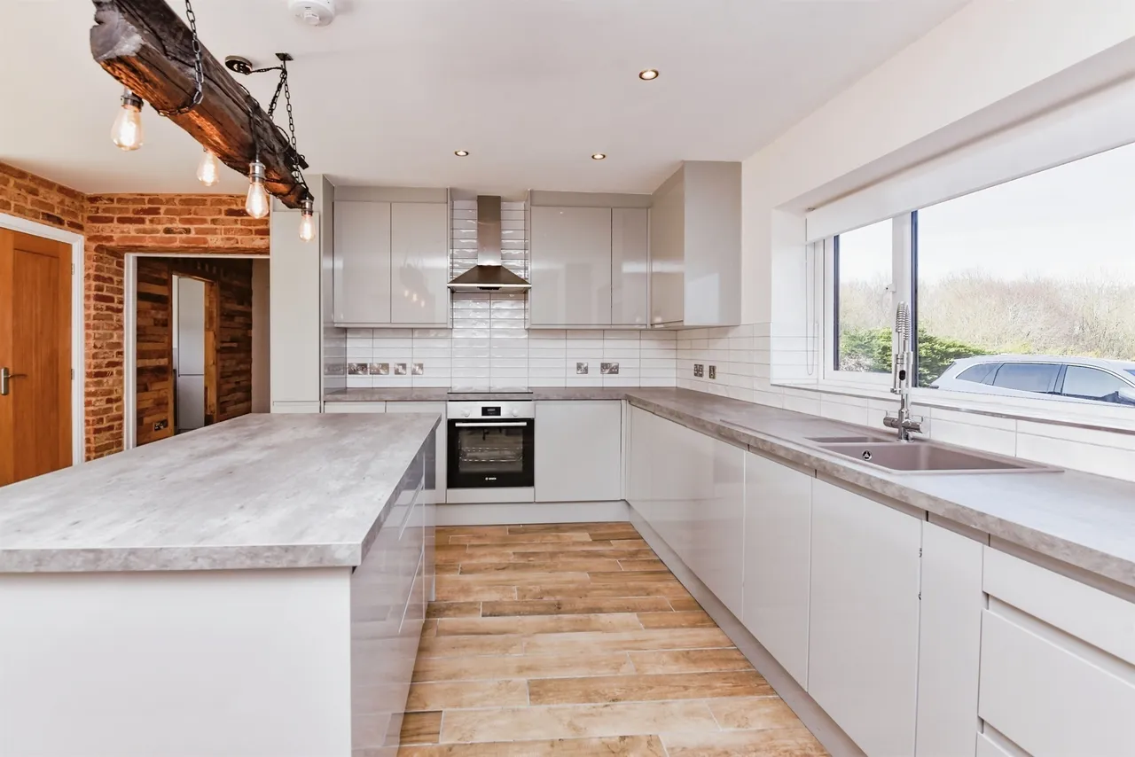Westbury Road, Little Cheverell, SN10, photo 8