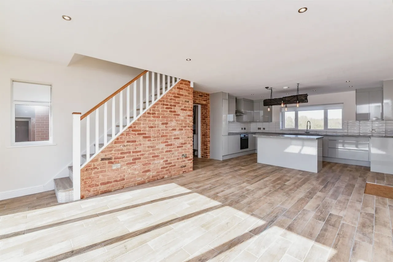 Westbury Road, Little Cheverell, SN10, photo 6