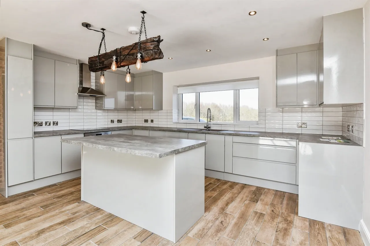 Westbury Road, Little Cheverell, SN10, photo 9