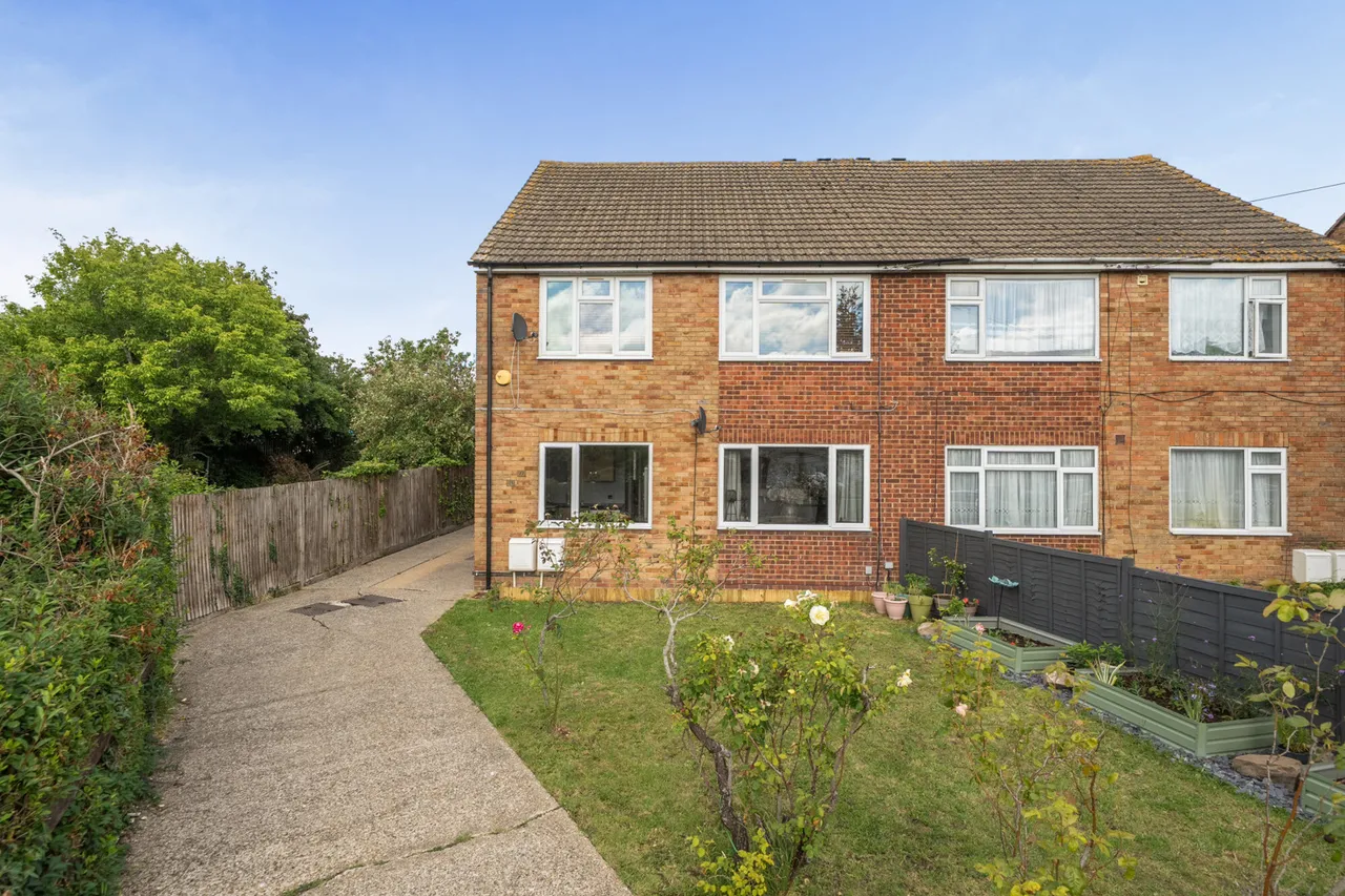 2 bed flat for sale, Godfrey Avenue, Northolt, UB5