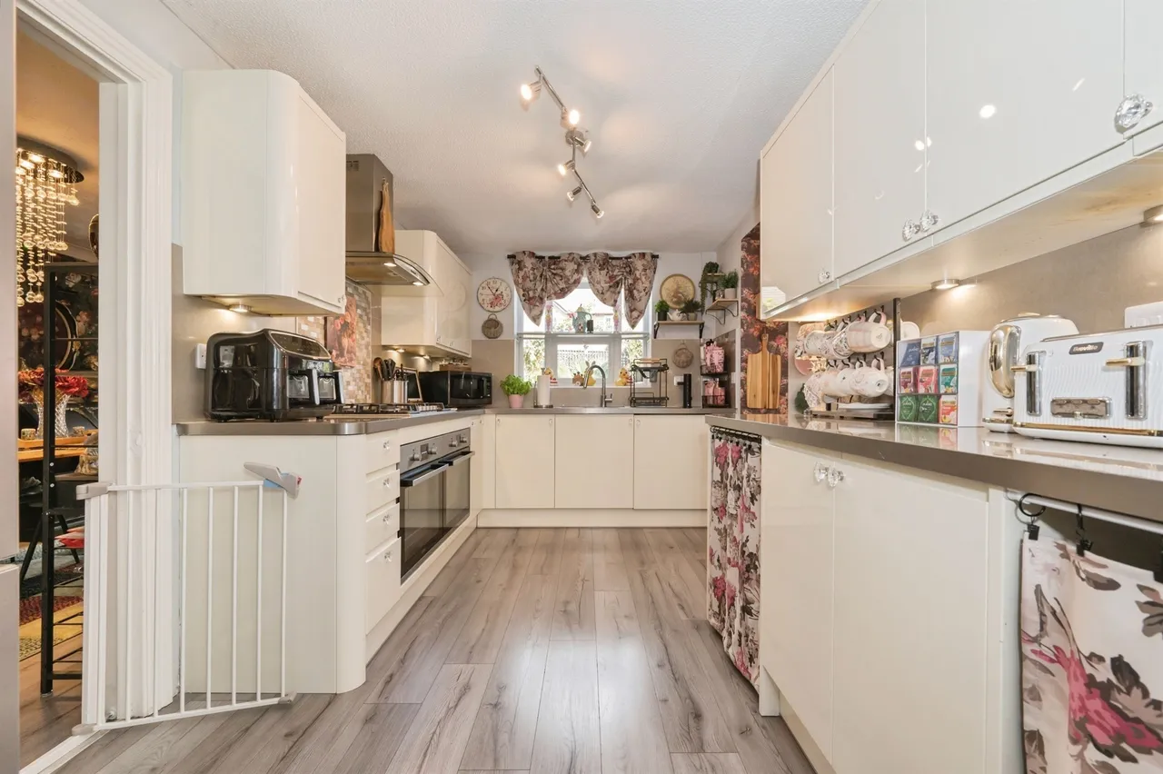 Ascot Road, Horton Heath, SO50, photo 6
