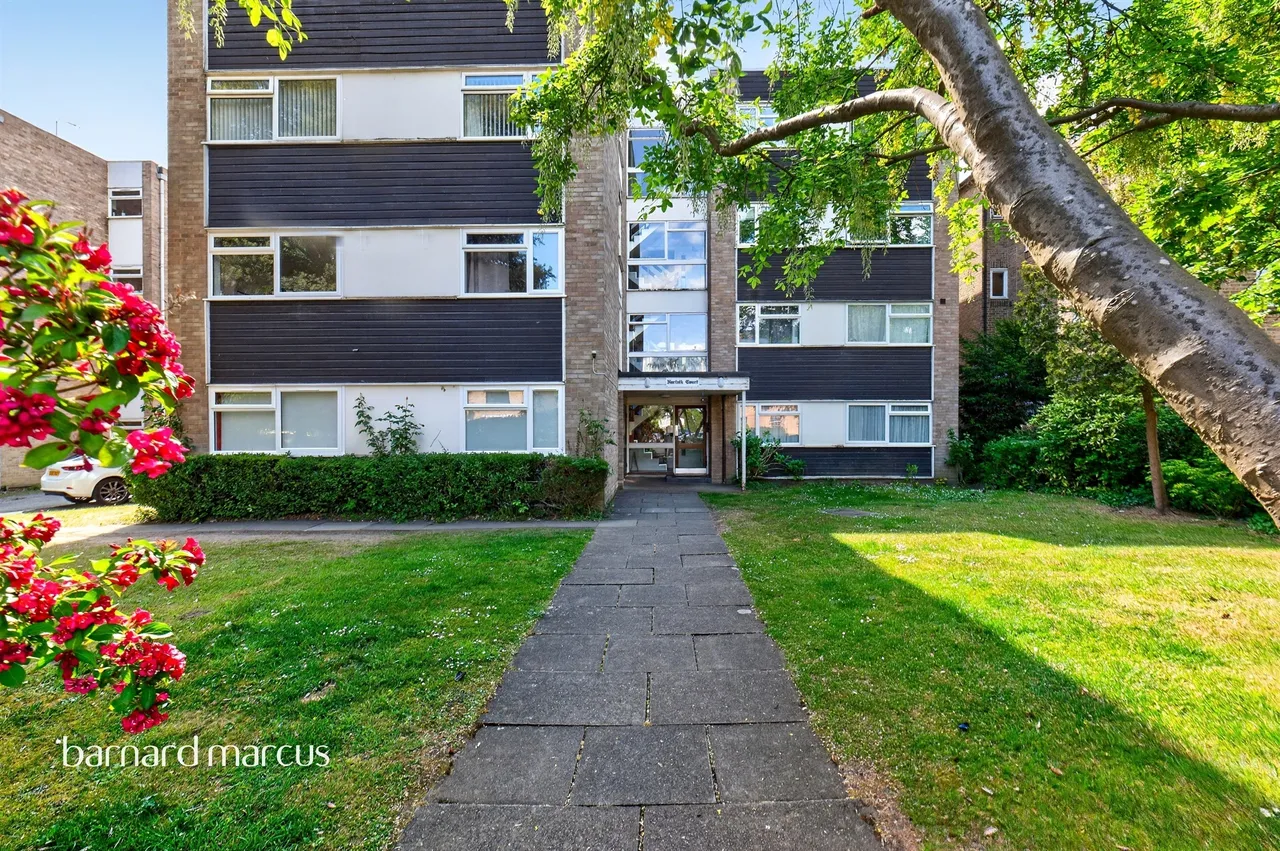 2 bed flat for sale — The Avenue, SURBITON