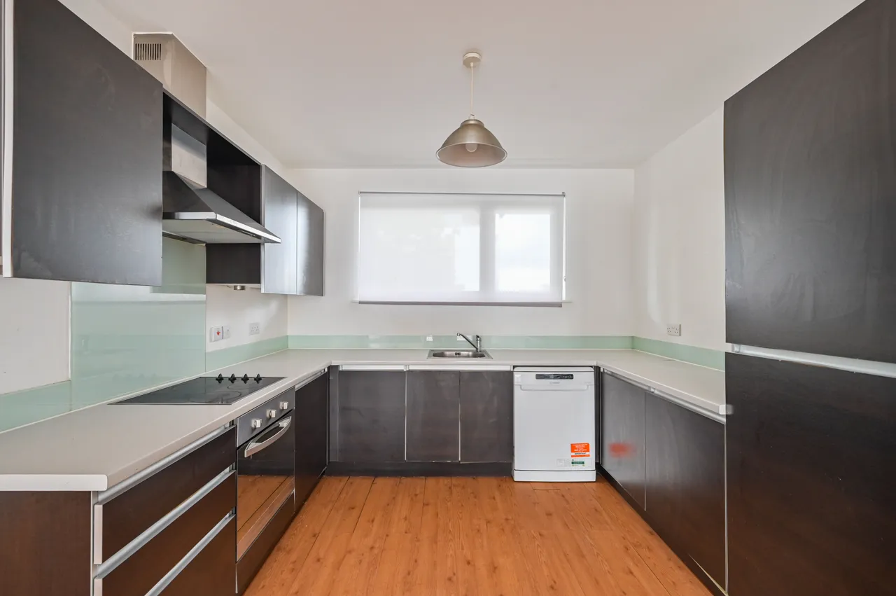 Apartment 311, 417 Wick Lane, London, photo 2