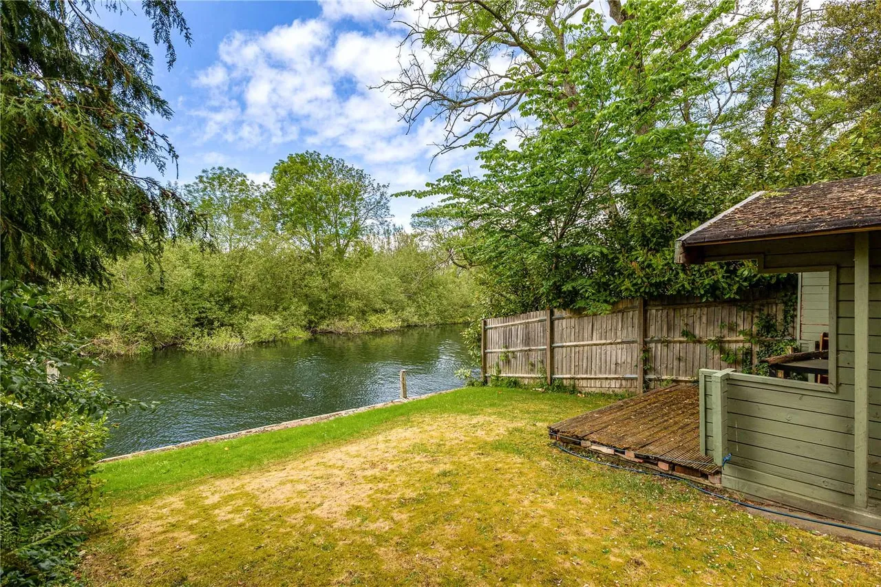 Stonehouse Lane, Cookham, Berkshire, SL6 9TP, photo 3