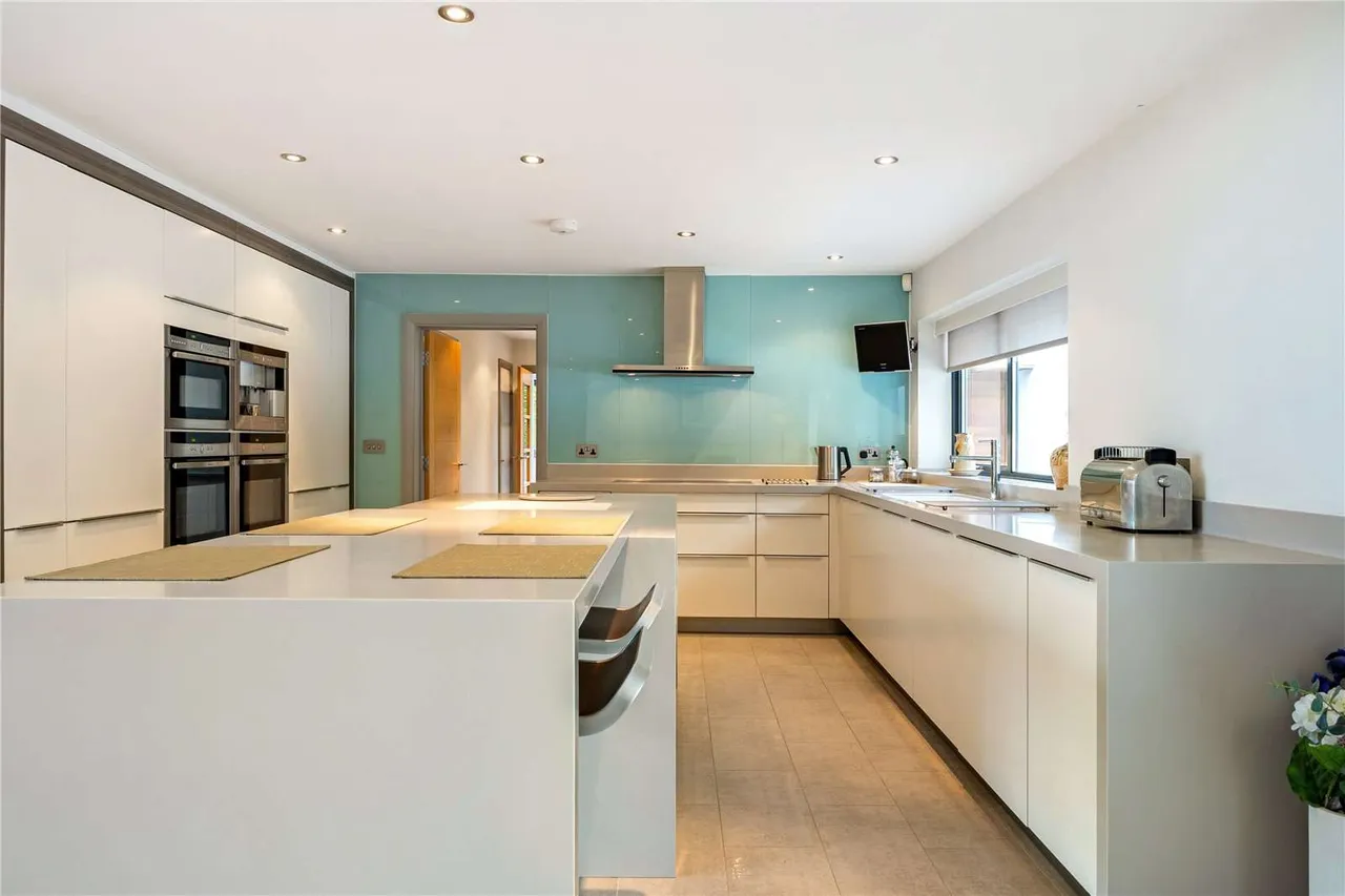 Stonehouse Lane, Cookham, Berkshire, SL6 9TP, photo 10