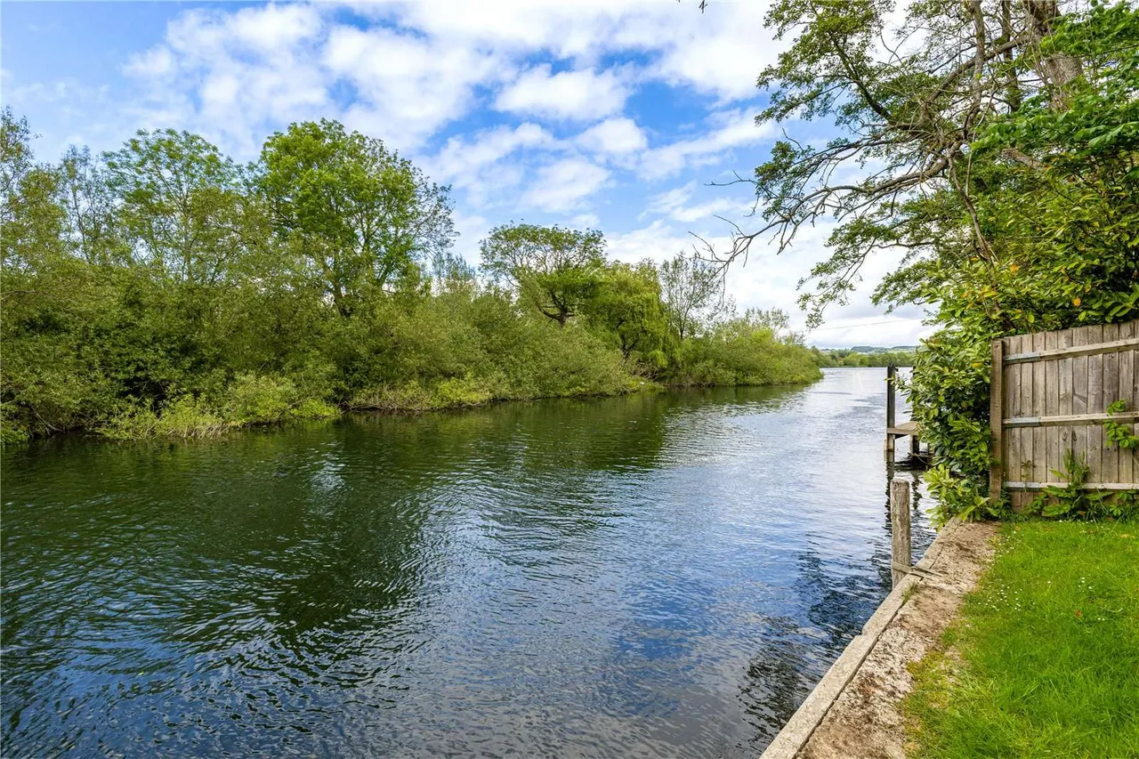 Stonehouse Lane, Cookham, Berkshire, SL6 9TP, photo 4
