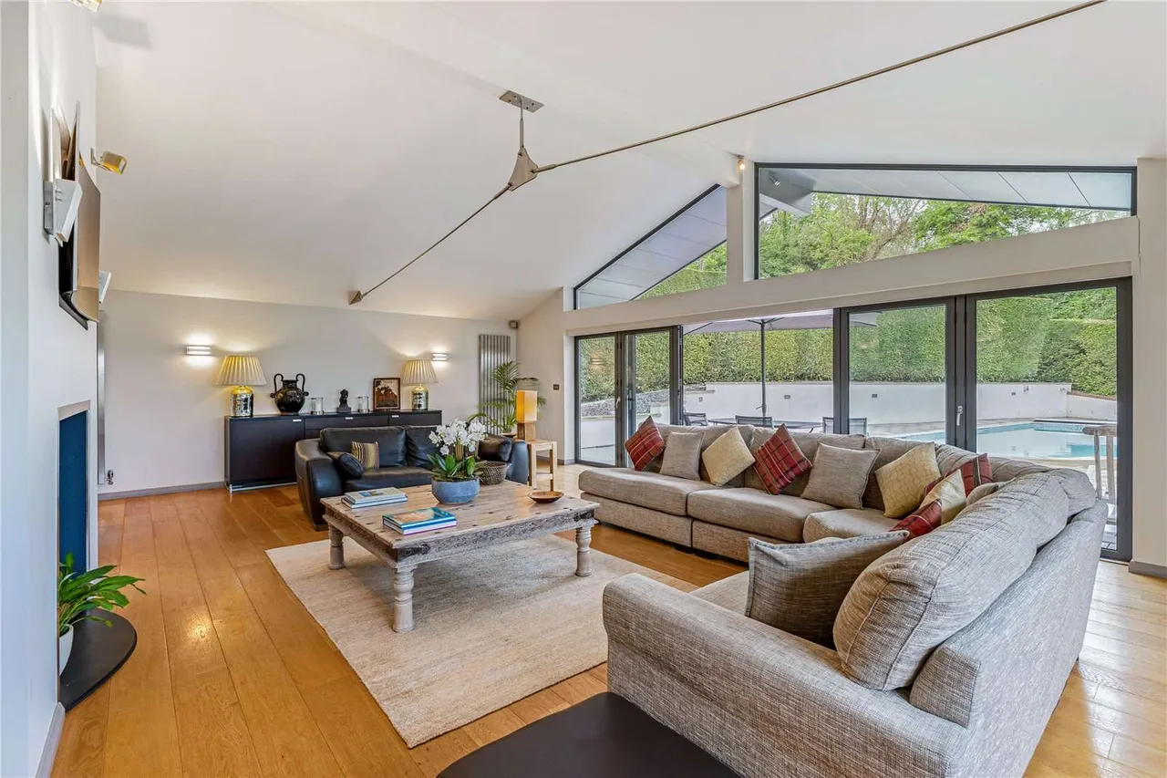 Stonehouse Lane, Cookham, Berkshire, SL6 9TP, photo 5