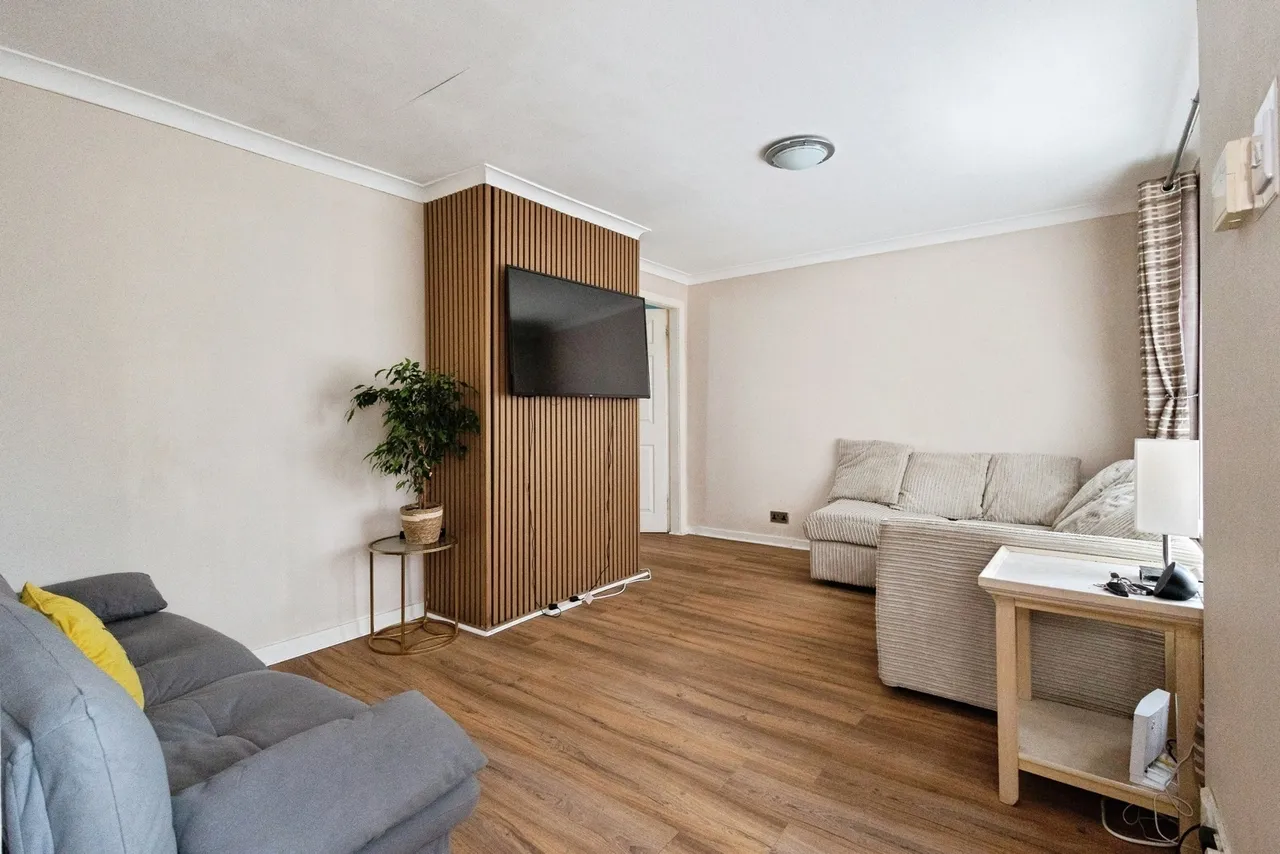 Kinder Avenue, Ashton-under-Lyne, Greater Manchester, OL6, photo 2