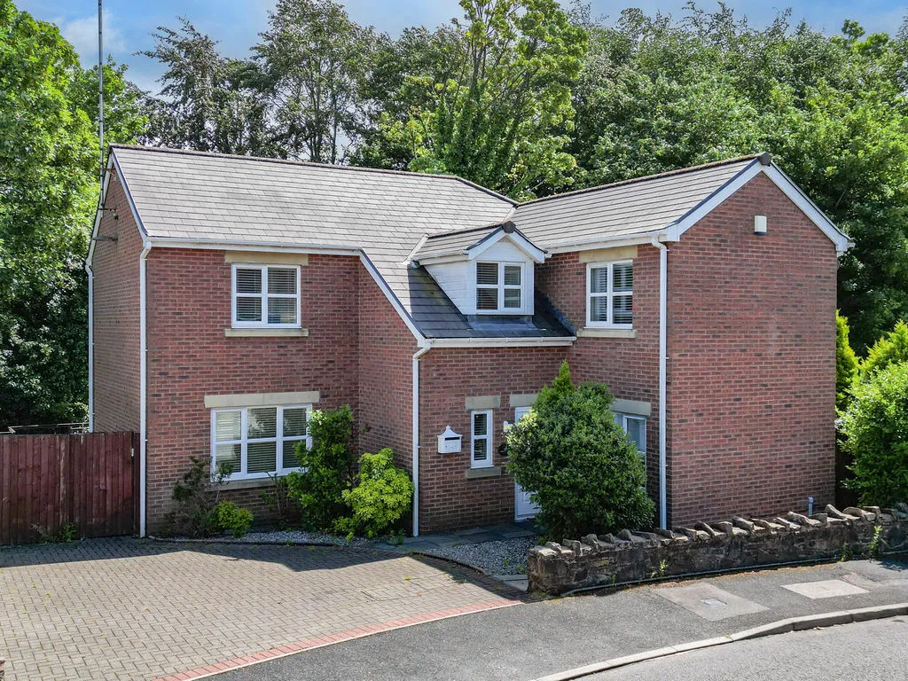 4 bed house for sale — Pargate Chase, Rochdale OL11 5DZ