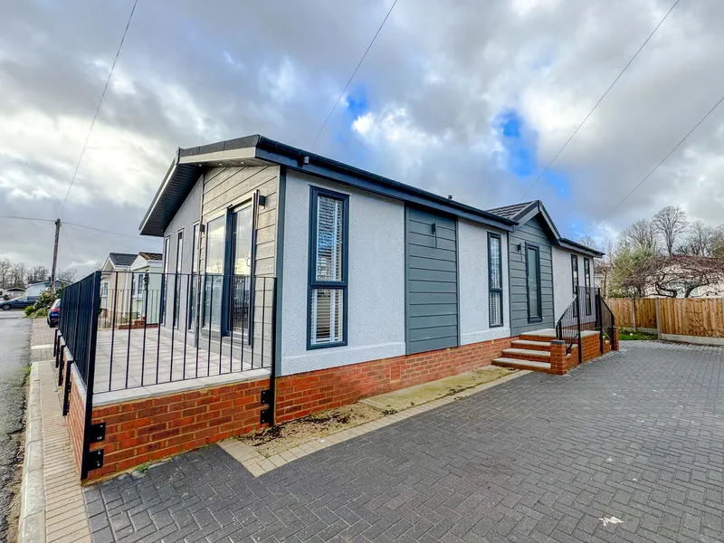 Weybridge Park Estate Weybridge Road, Addlestone KT15 2RF, photo 9
