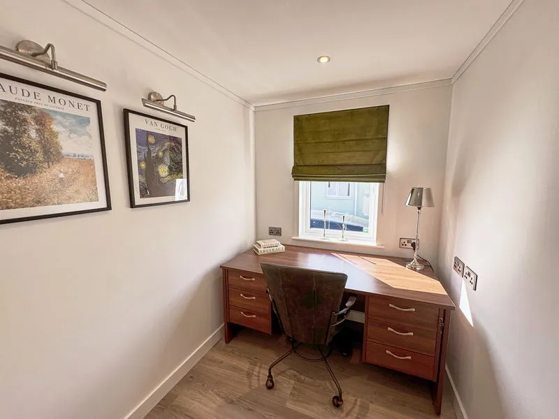 Weybridge Park Estate Weybridge Road, Addlestone KT15 2RF, photo 7