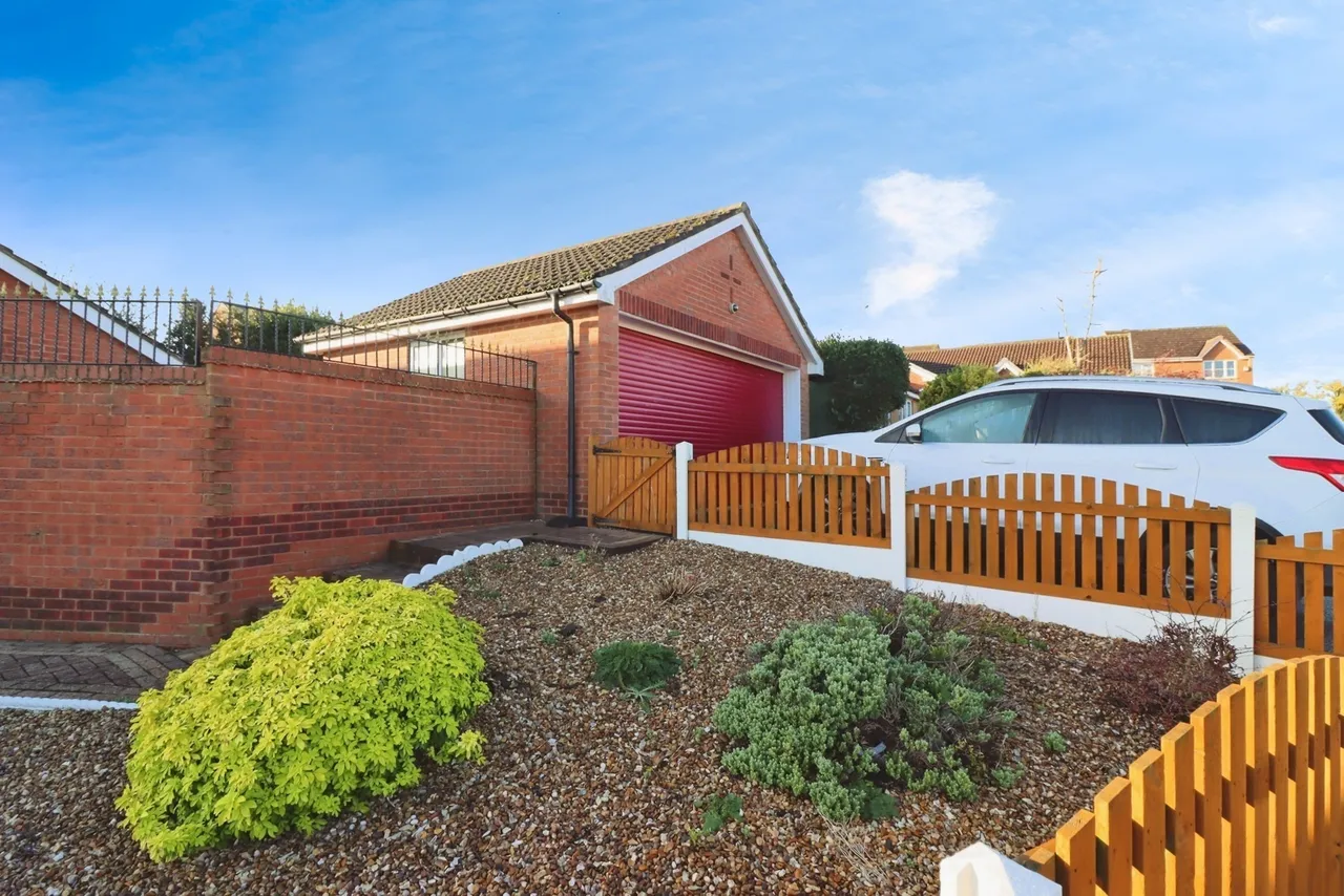 Bracken Road, Shirebrook, Mansfield, Derbyshire, NG20, photo 2