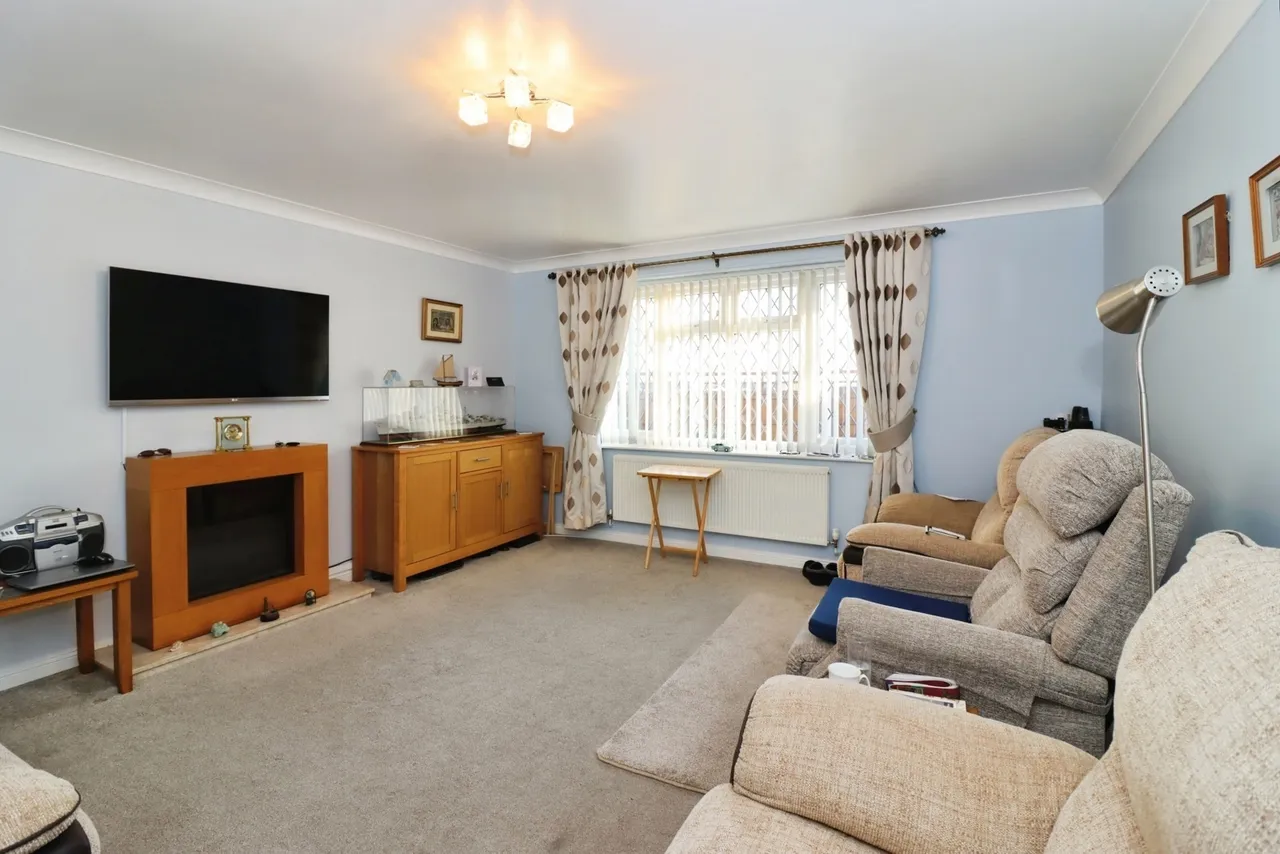 Bracken Road, Shirebrook, Mansfield, Derbyshire, NG20, photo 3