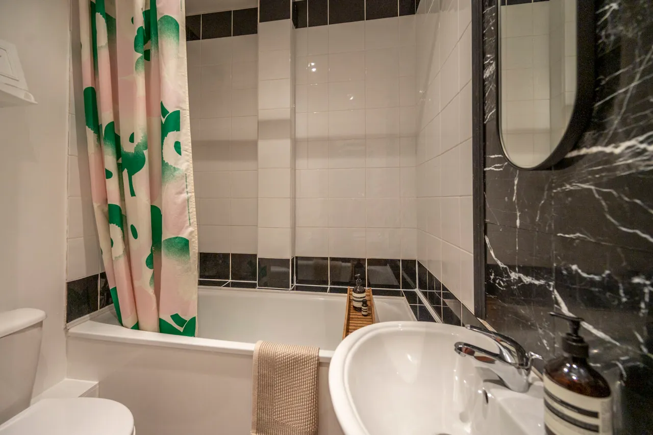 London, E13, photo 10