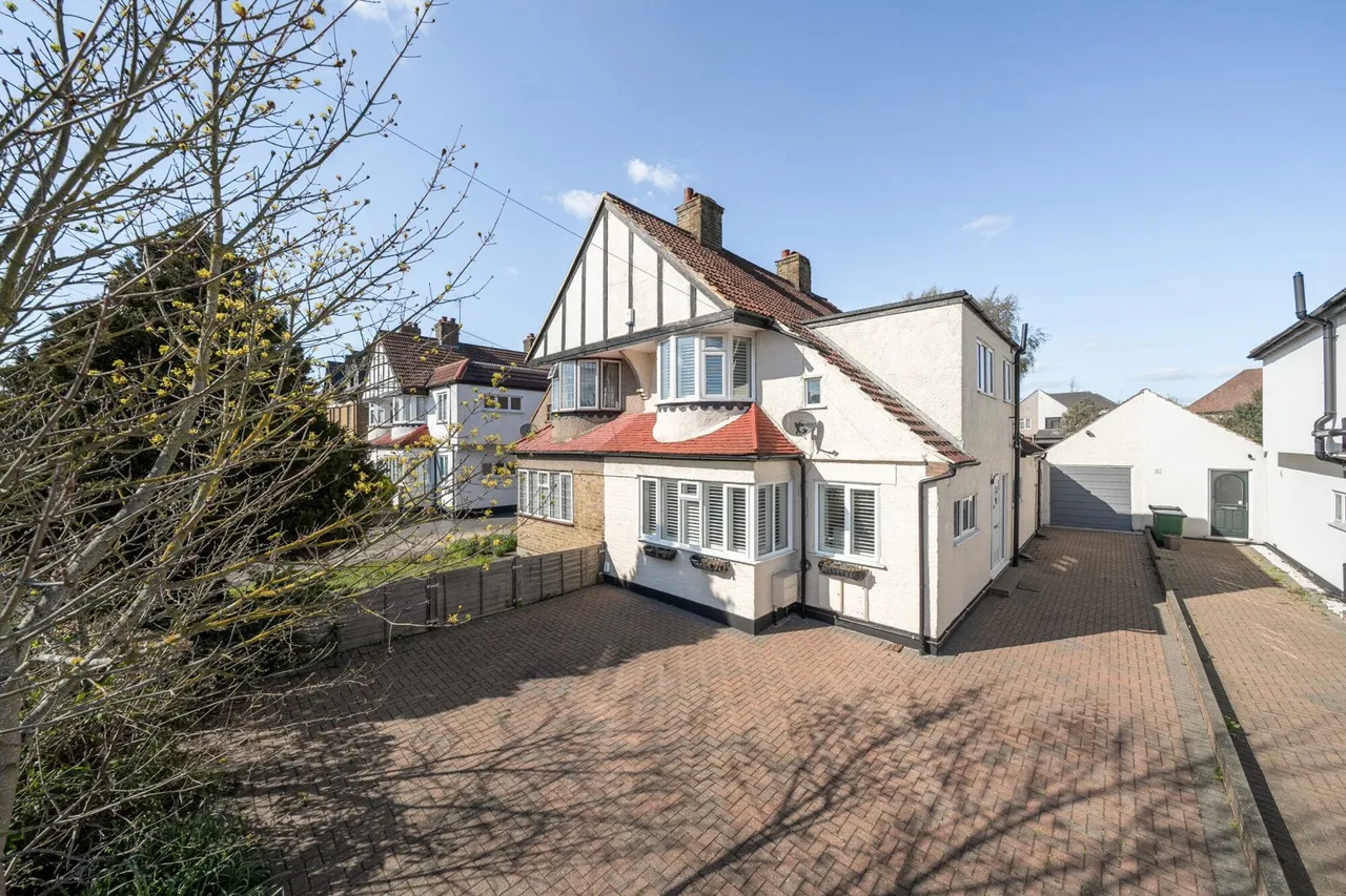 4 bed house for sale — Glynde Road, DA7