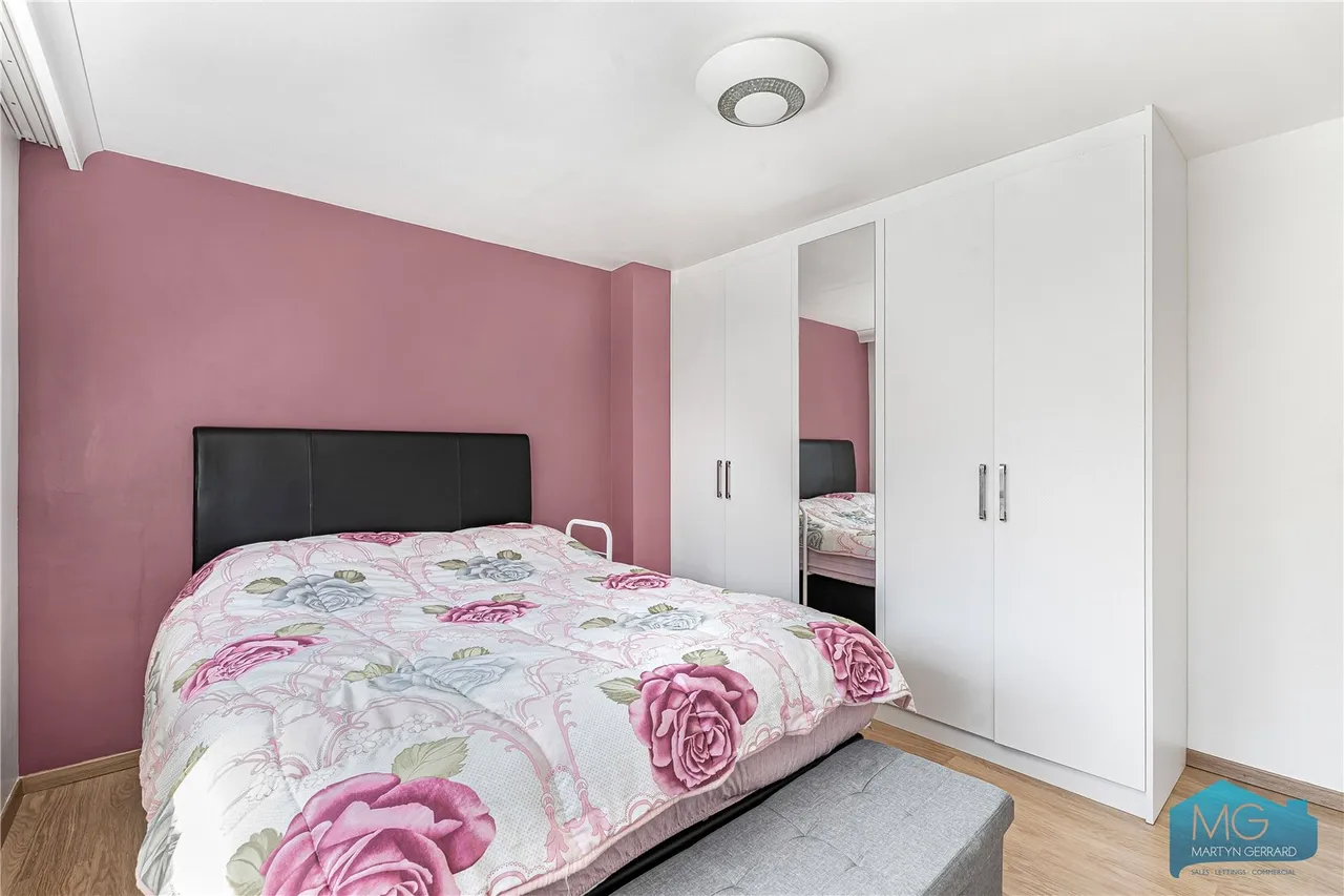 Moat Crescent, London, N3, photo 8