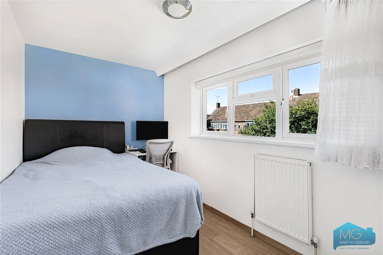 Moat Crescent, London, N3, photo 9