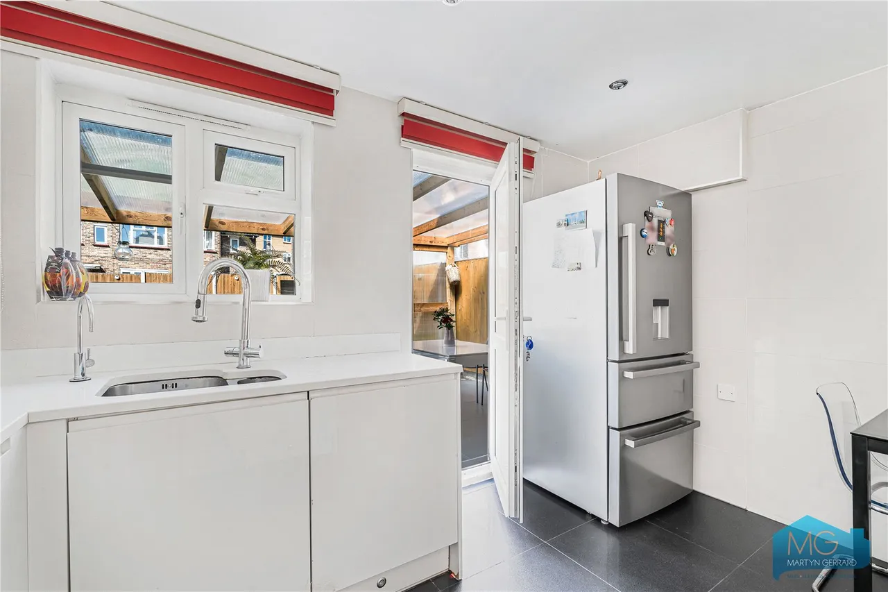 Moat Crescent, London, N3, photo 6