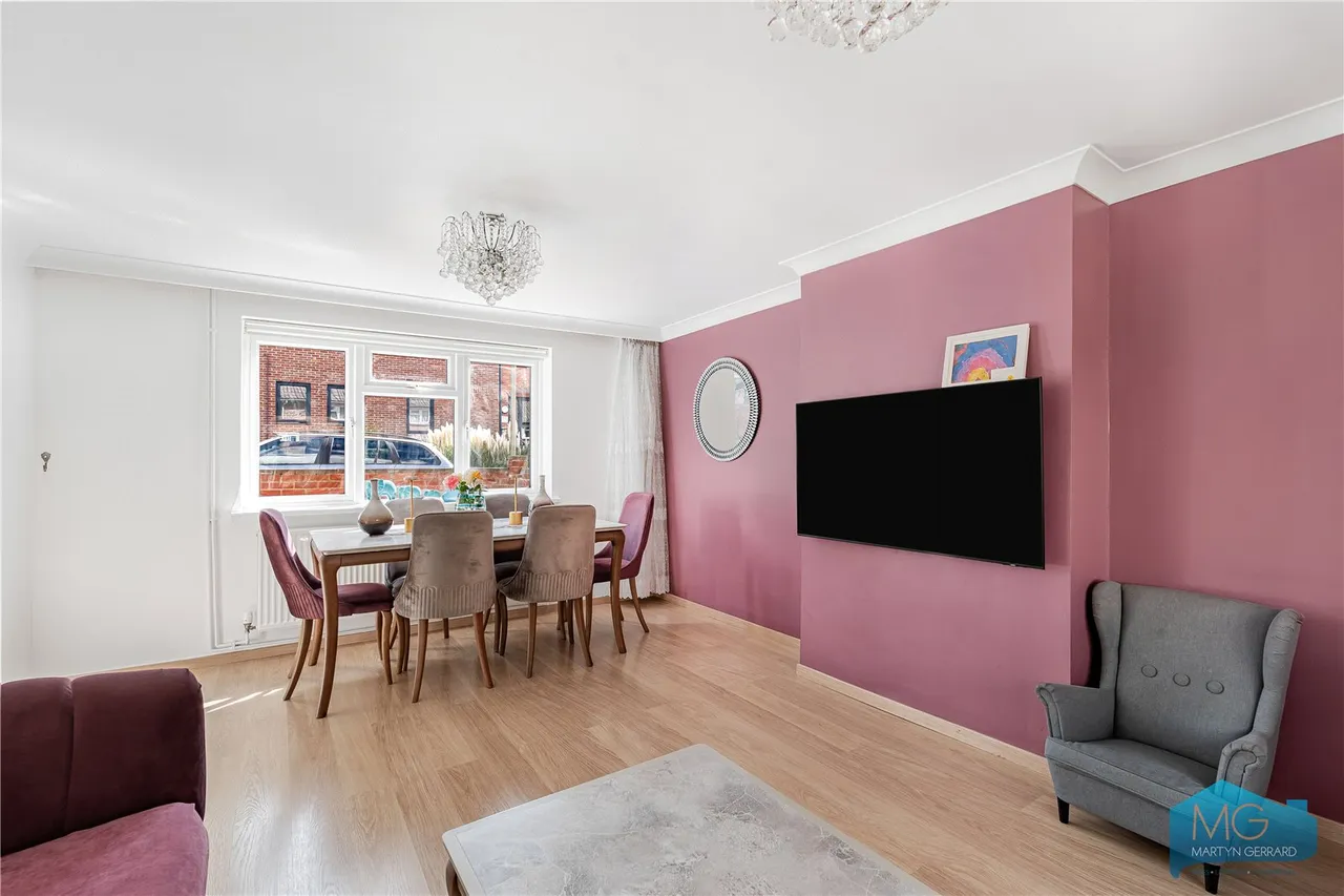 Moat Crescent, London, N3, photo 4