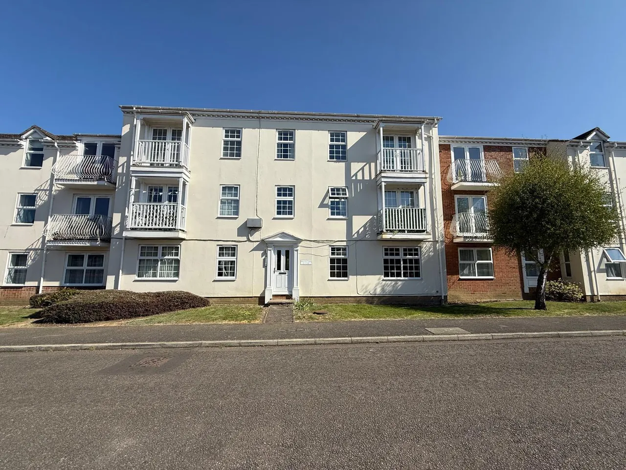 1 bed flat for sale — Moorhen Court, Aylesbury