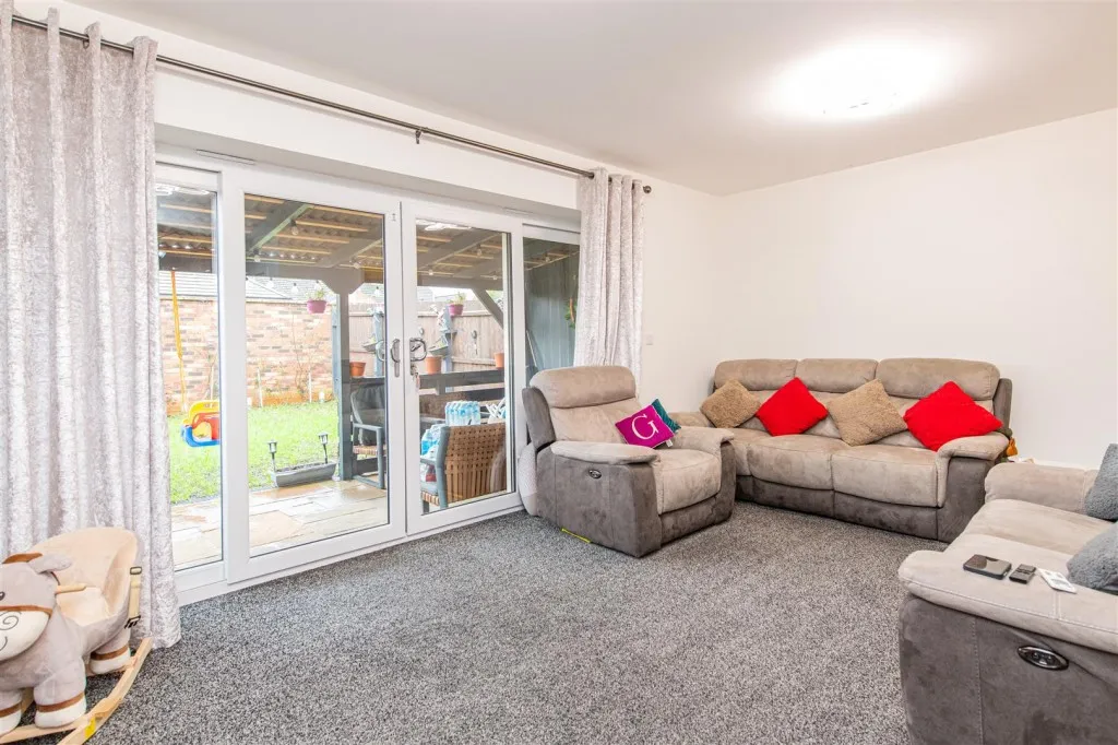 Ferndale Close, Finedon, photo 11