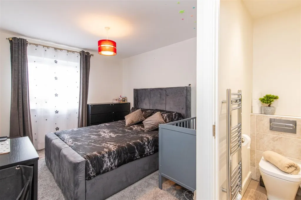 Ferndale Close, Finedon, photo 13