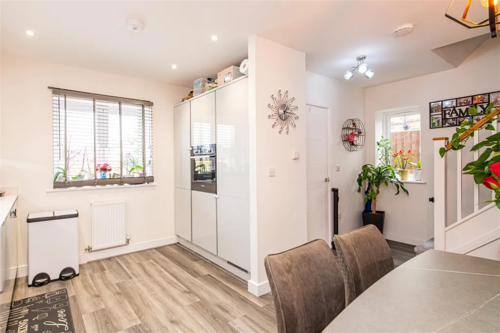 Ferndale Close, Finedon, photo 6