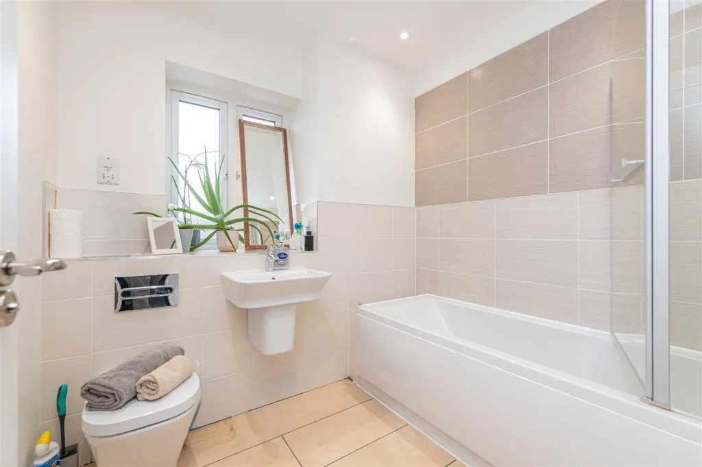 Ferndale Close, Finedon, photo 17