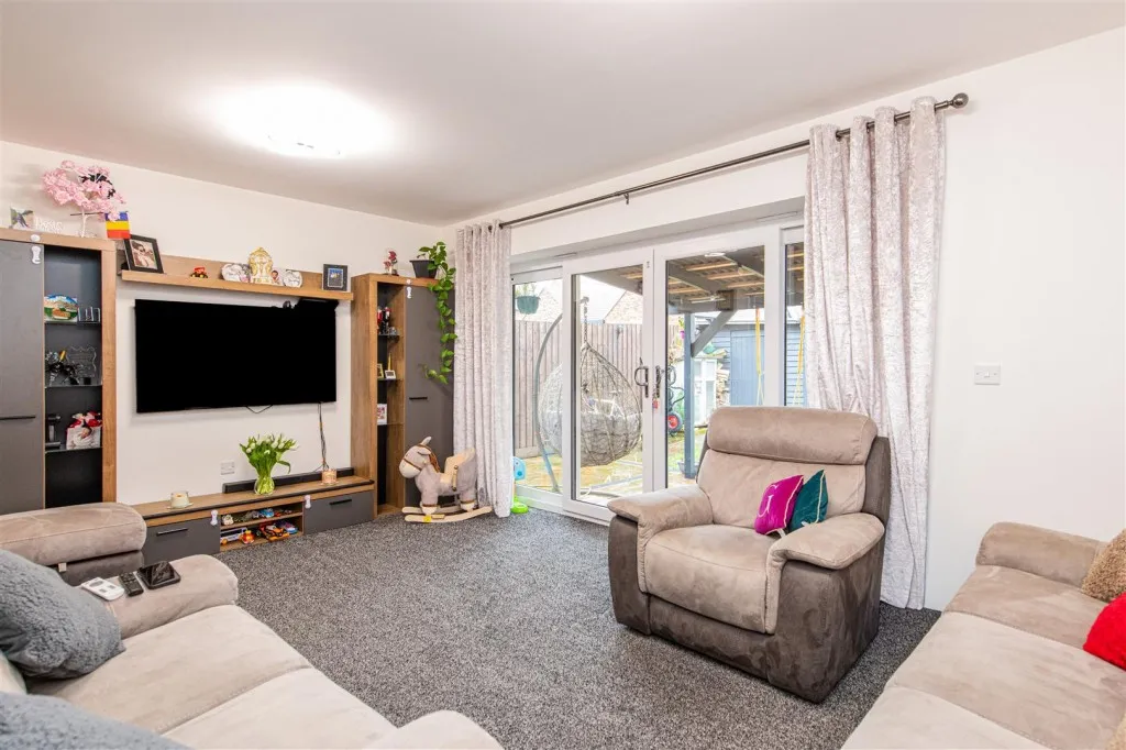 Ferndale Close, Finedon, photo 10